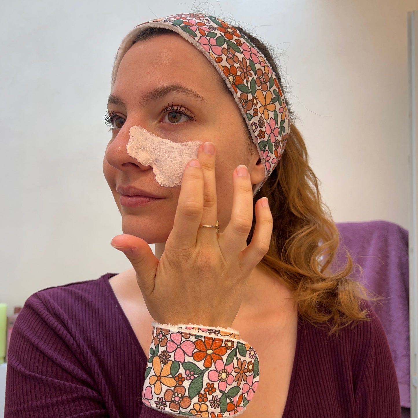 Bandeau et manchettes de soins grosses fleurs