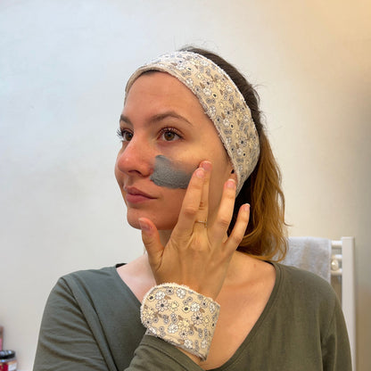 Bandeau et manchettes de soins fleurs beige