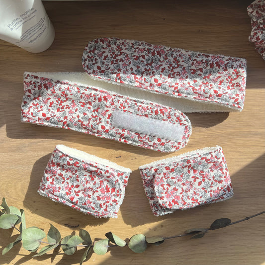 Bandeau et manchettes de soins fleurs rouges